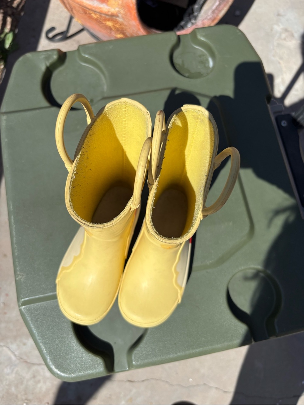 Cat & Jack Yellow Rain Boots with Sun & Rainbow Design Size 8 - Picture 5 of 6